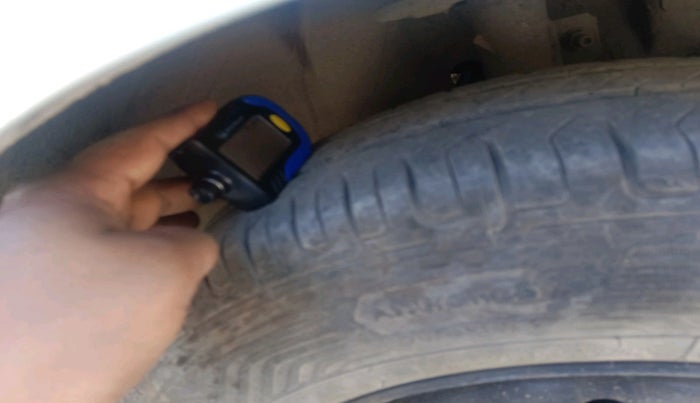 2019 Maruti Swift VXI, Petrol, Manual, 1,05,537 km, tyre