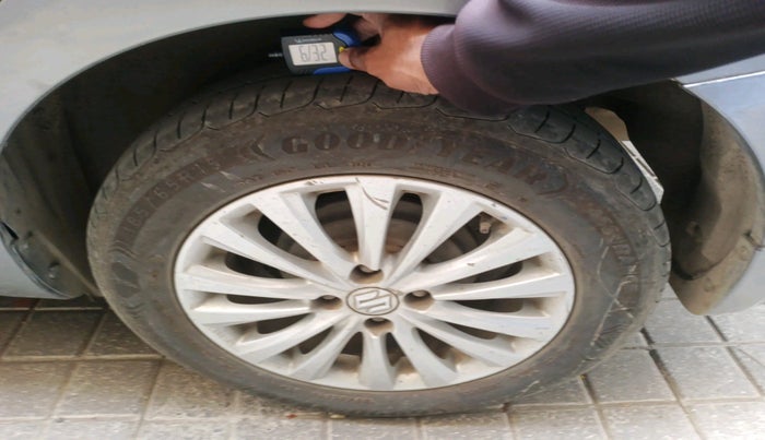 2015 Maruti Ciaz ZXI AT, CNG, Automatic, 1,14,295 km, tyre