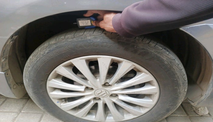 2015 Maruti Ciaz ZXI AT, CNG, Automatic, 1,14,295 km, tyre