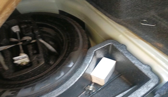 2012 Skoda Rapid AMBITION 1.6 MPI AT, Petrol, Automatic, 1,04,582 km, tyre