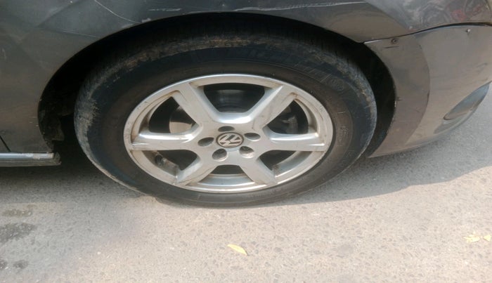 2013 Volkswagen Vento COMFORTLINE DIESEL 1.6, Diesel, Manual, 1,52,834 km, tyre