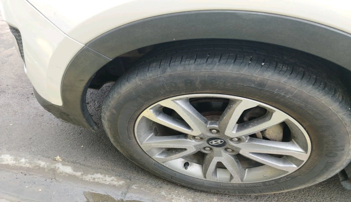 2014 Hyundai Santa Fe 2 WD AT, Diesel, Automatic, 1,01,292 km, tyre