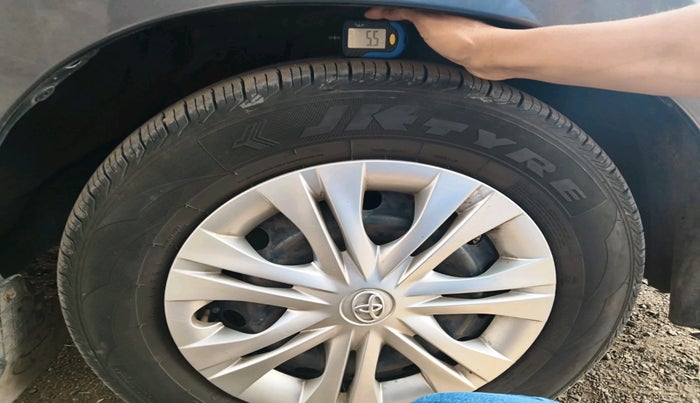 2016 Toyota Innova 2.5 GX 7 STR, Diesel, Manual, 93,251 km, tyre