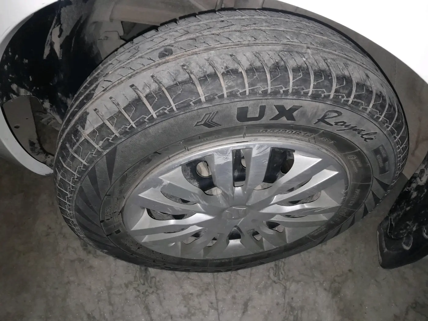 2022 Maruti Dzire VXI, Petrol, Manual, 20,825 km, tyre