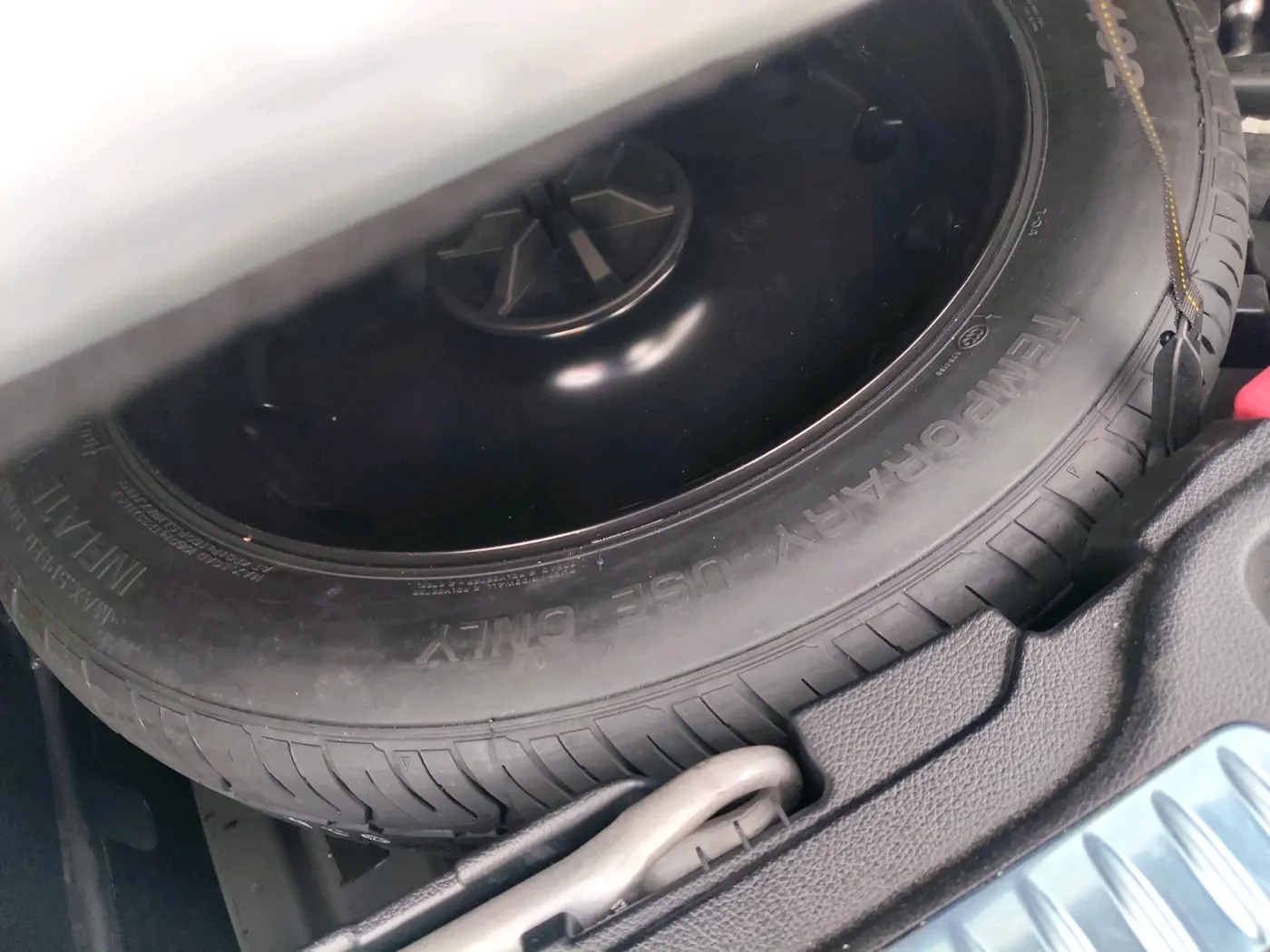 2023 Mercedes Benz GLC CLASS 300 4MATIC, Petrol, Automatic, 26,804 km, tyre