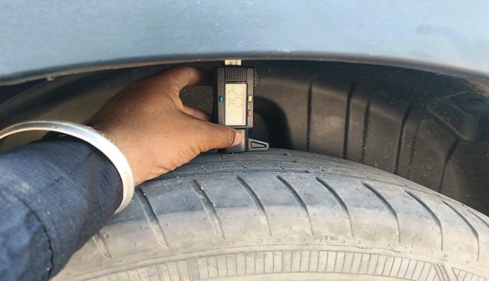 2023 Mahindra XUV400 EL 7.2 KW, Electric, Automatic, 71,134 km, tyre