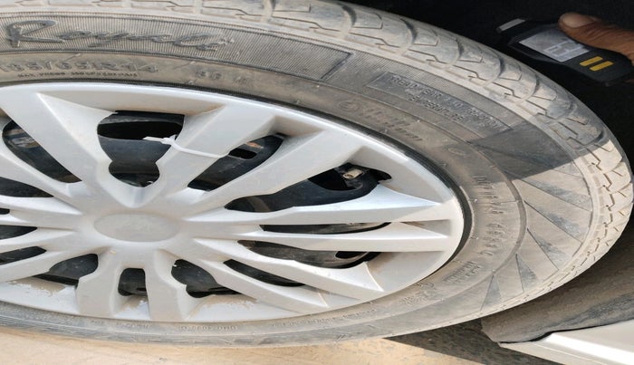 2011 Volkswagen Polo COMFORTLINE 1.2L, Diesel, Manual, 82,002 km, tyre