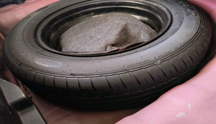 2020 Hyundai VENUE SX 1.0 TURBO, Petrol, Manual, 87,229 km, tyre