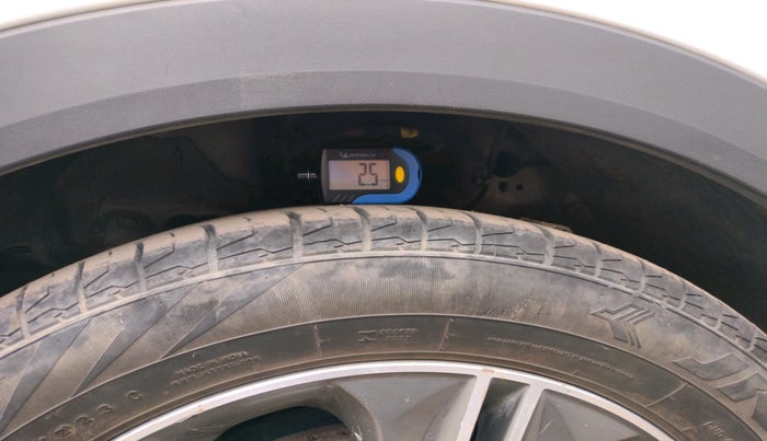 2016 Hyundai Creta SX PLUS AT 1.6 PETROL, Petrol, Automatic, 1,22,278 km, tyre