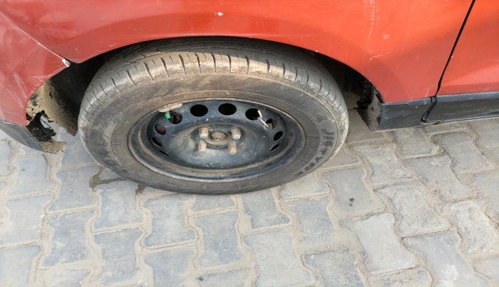 2015 Ford Ecosport TREND 1.5L DIESEL, Diesel, Manual, 1,20,886 km, tyre