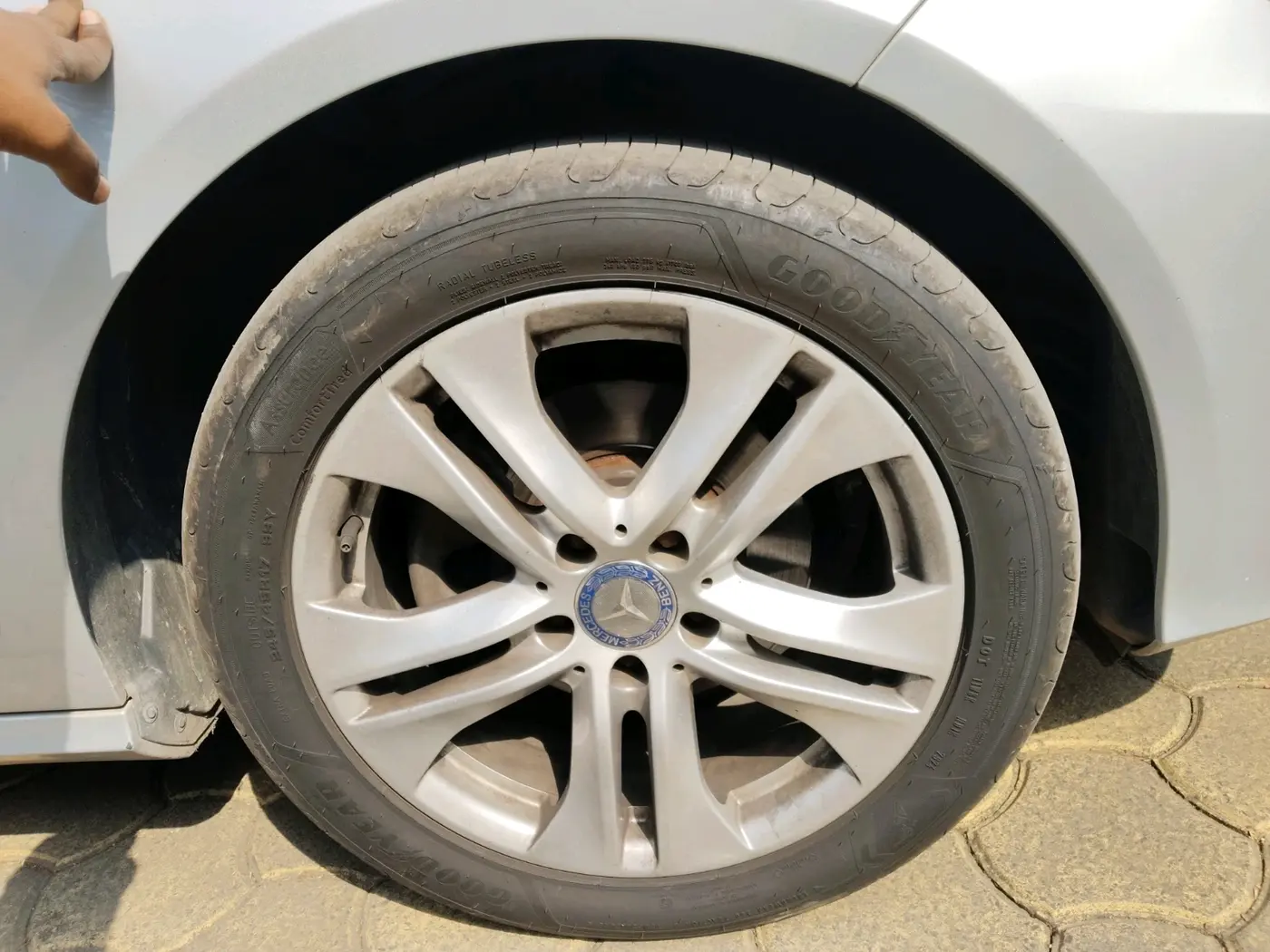 2013 Mercedes Benz E Class E 220 CDI avantgarde, Diesel, Automatic, 95,118 km, tyre