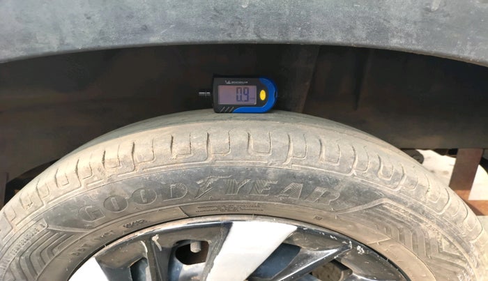 2016 Renault Kwid RXE, Petrol, Manual, 95,928 km, tyre