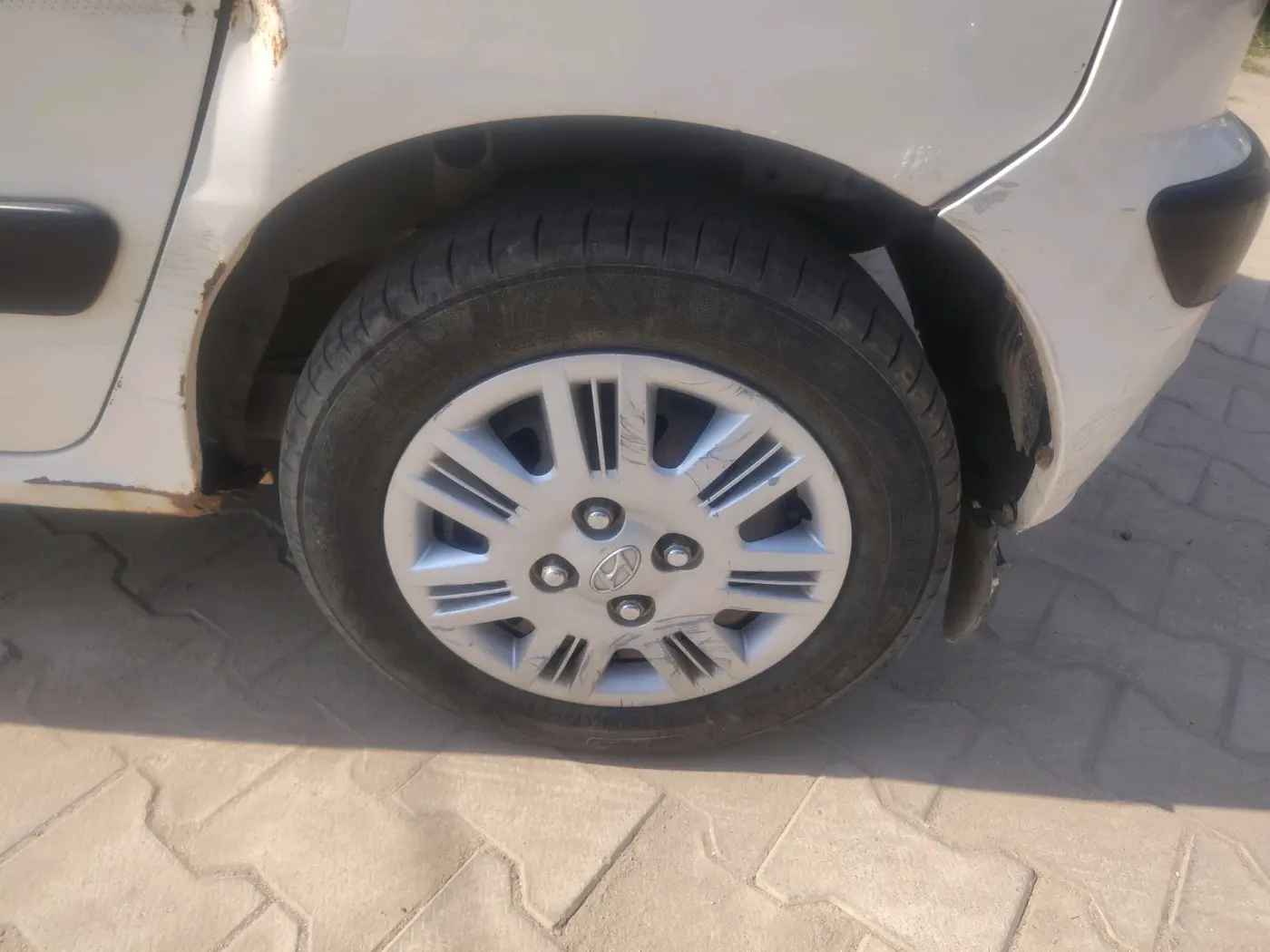 2011 Hyundai Santro Xing GLS, CNG, Manual, 1,27,504 km, tyre