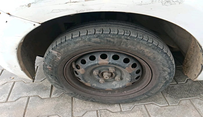 2015 Datsun Go D, CNG, Manual, 1,36,300 km, tyre