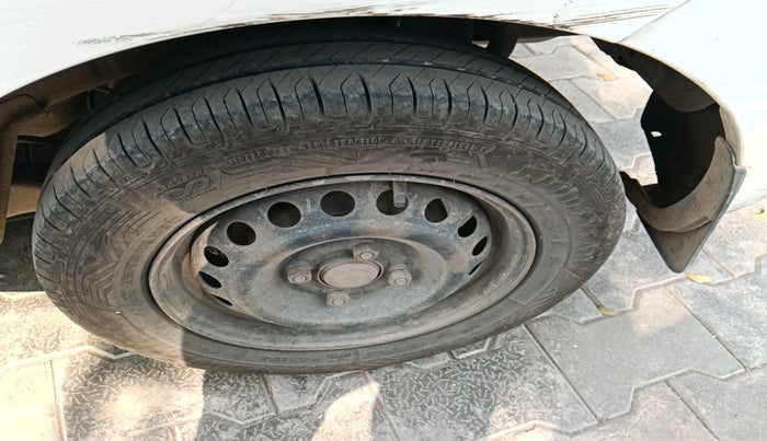 2015 Datsun Go D, CNG, Manual, 1,36,300 km, tyre