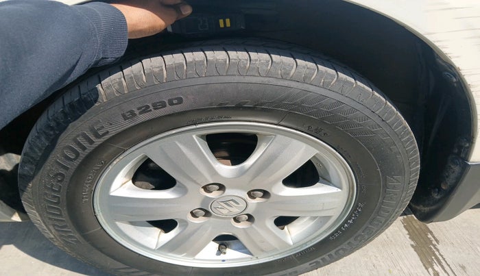 2011 Maruti Swift Dzire ZXI, Petrol, Manual, 1,00,189 km, tyre