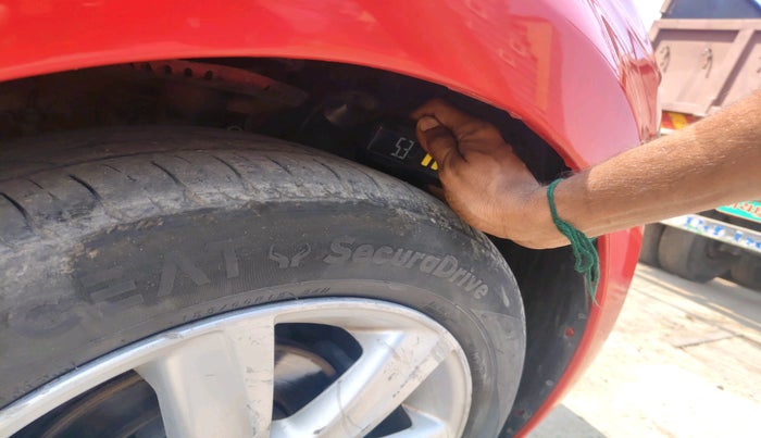 2012 Volkswagen Polo TRENDLINE 1.2L DIESEL, Diesel, Manual, 1,30,338 km, tyre