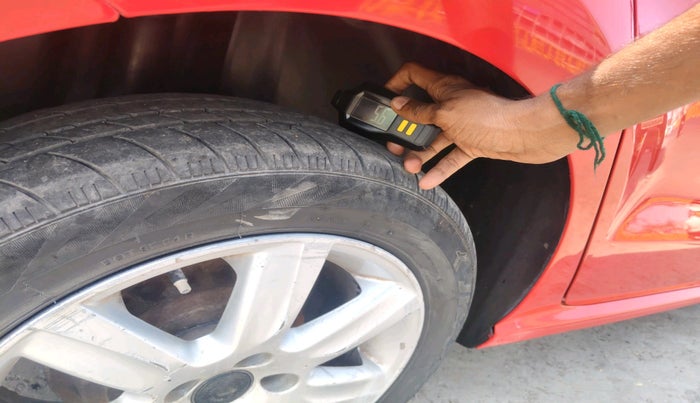 2012 Volkswagen Polo TRENDLINE 1.2L DIESEL, Diesel, Manual, 1,30,338 km, tyre