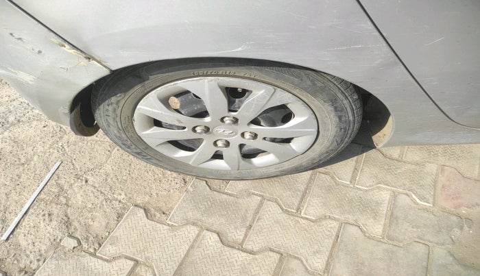 2015 Hyundai Eon MAGNA +, Petrol, Manual, 1,00,981 km, tyre