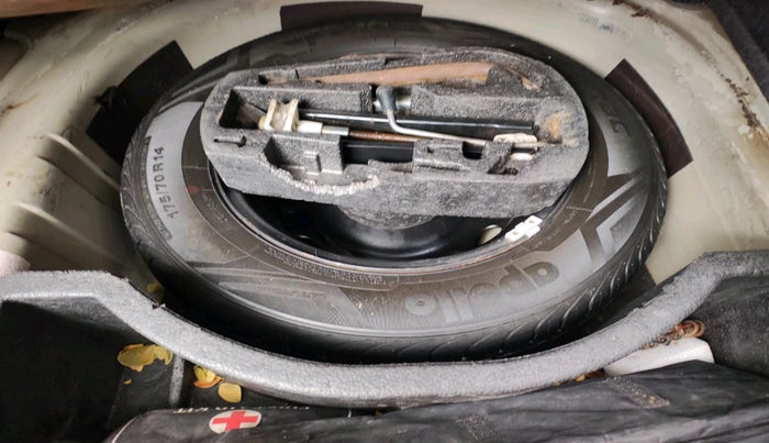 2014 Skoda Rapid 1.5 TDI CR ELEGANCE, Diesel, Manual, 1,32,070 km, tyre