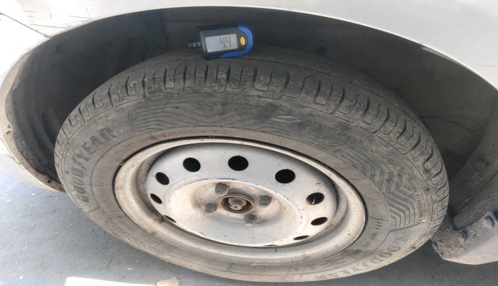 2012 Maruti Swift Dzire LXI, CNG, Manual, 2,59,104 km, tyre