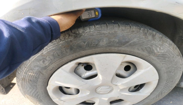 2012 Maruti Swift Dzire LXI, CNG, Manual, 2,59,104 km, tyre