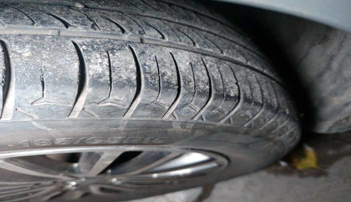 2017 Maruti Dzire ZDI PLUS AMT, Diesel, Automatic, 1,08,629 km, tyre