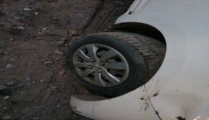 2012 Hyundai Eon MAGNA +, Petrol, Manual, 54,773 km, tyre