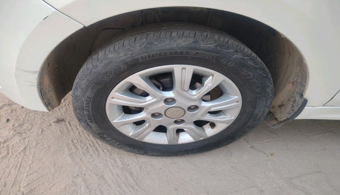 2018 Tata Tiago XZ PETROL, Petrol, Manual, 96,556 km, tyre