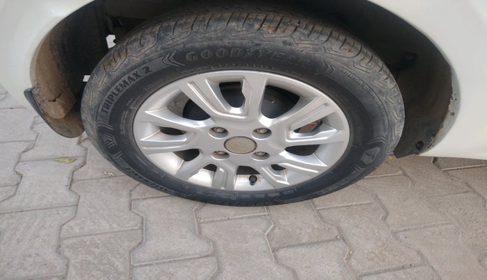 2018 Tata Tiago XZ PETROL, Petrol, Manual, 96,556 km, tyre