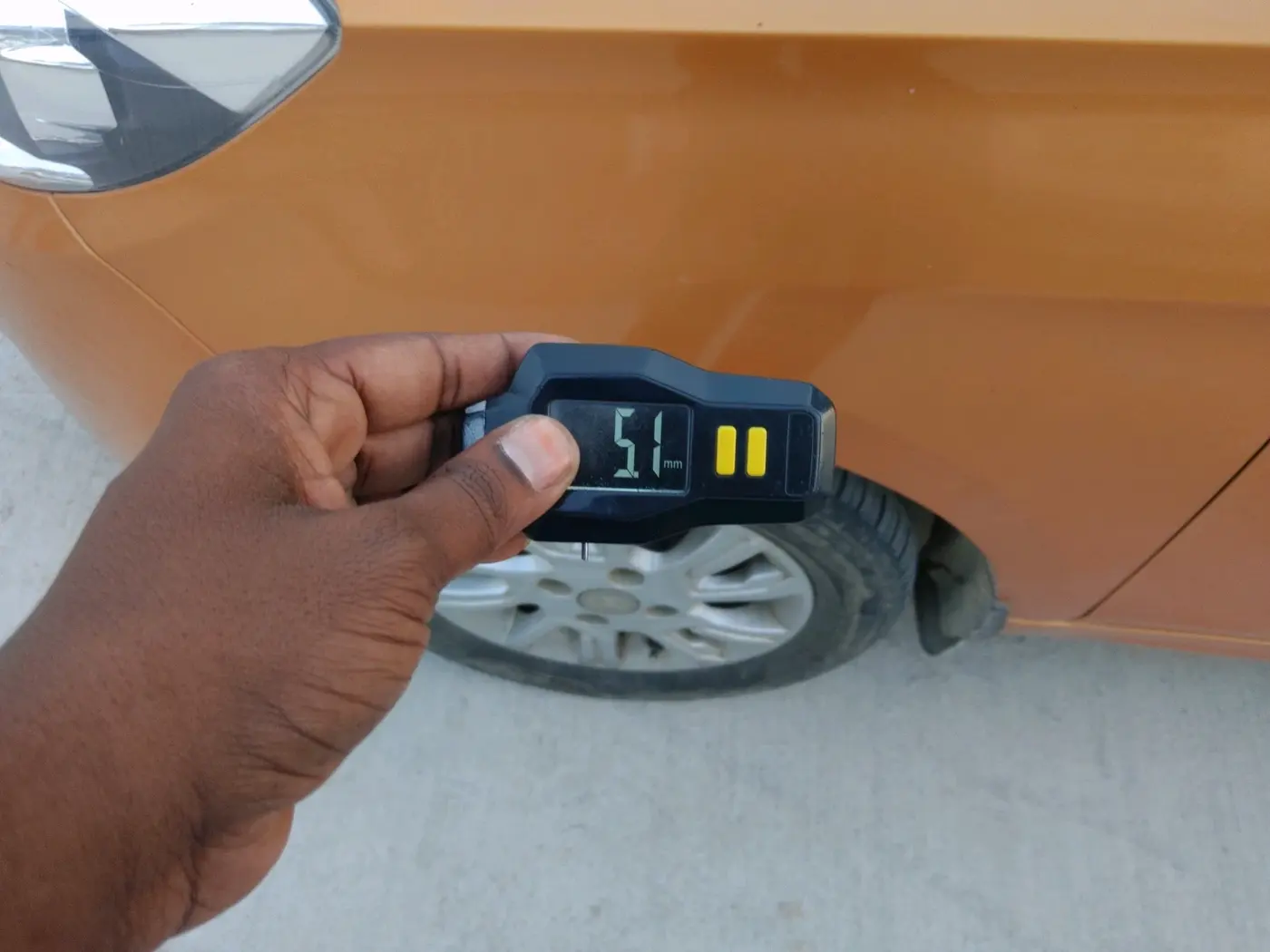 2018 Tata Tiago XZA PETROL, Petrol, Automatic, 24,692 km, tyre