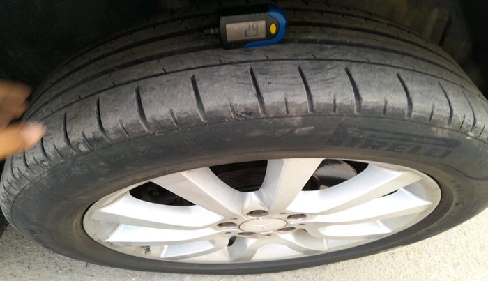 2011 Mercedes Benz Ml Class 350 CDI, Diesel, Automatic, 1,79,776 km, tyre