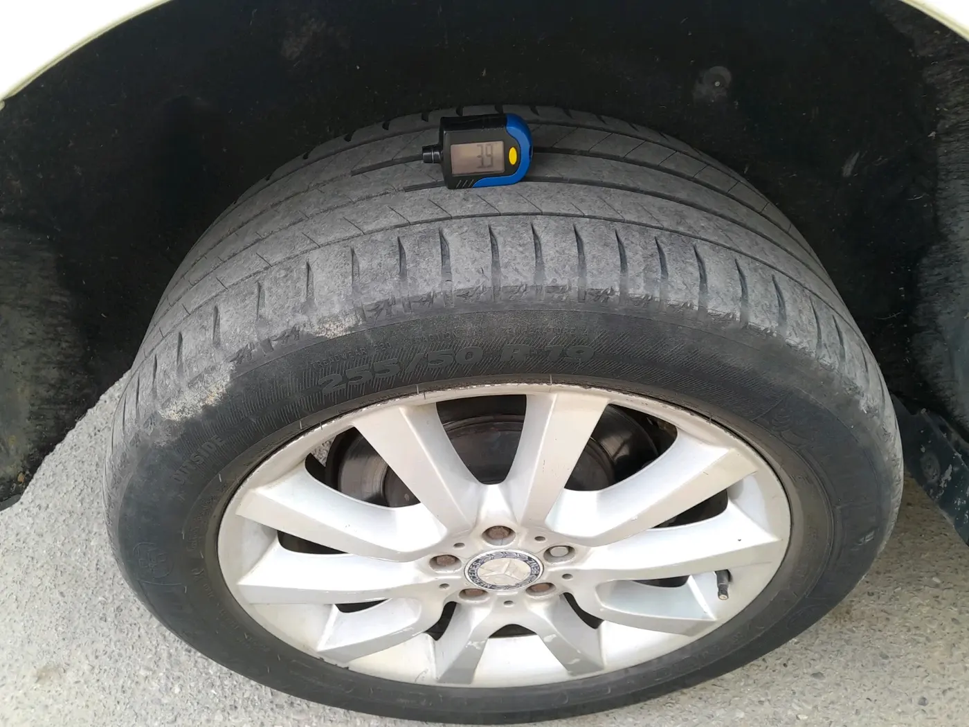 2011 Mercedes Benz Ml Class 350 CDI, Diesel, Automatic, 1,80,000 km, tyre