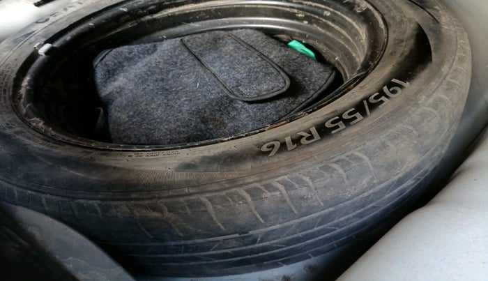 2015 Hyundai Elite i20 ASTA 1.2, CNG, Manual, 92,231 km, tyre