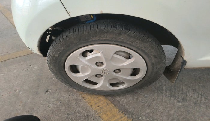 2014 Tata Nano TWIST XT, Petrol, Manual, 1,05,133 km, tyre