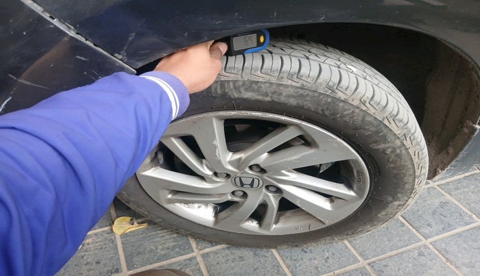 2017 Honda Jazz 1.2L I-VTEC VX, Petrol, Manual, 1,13,985 km, tyre