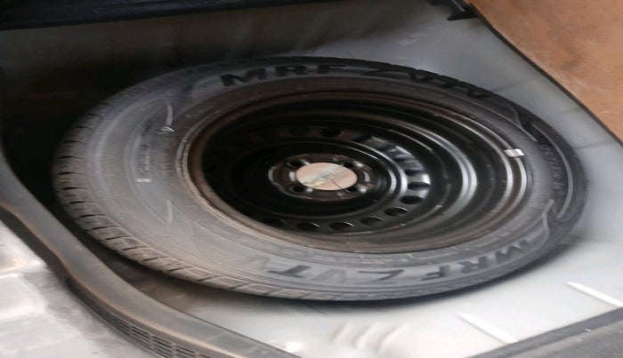 2017 Honda Jazz 1.2L I-VTEC VX, Petrol, Manual, 1,13,985 km, tyre