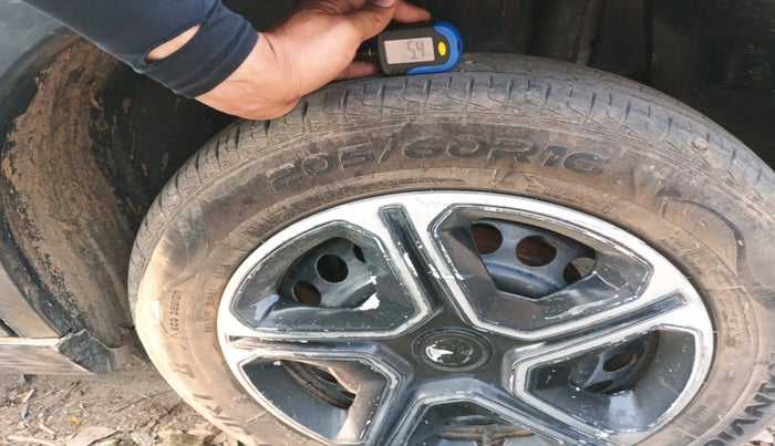 2021 Maruti Vitara Brezza LXI, CNG, Manual, 77,942 km, tyre