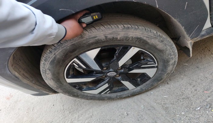 2024 Nissan MAGNITE N-Connecta B4D 1.0 Petrol MT, Petrol, Manual, 15,600 km, tyre