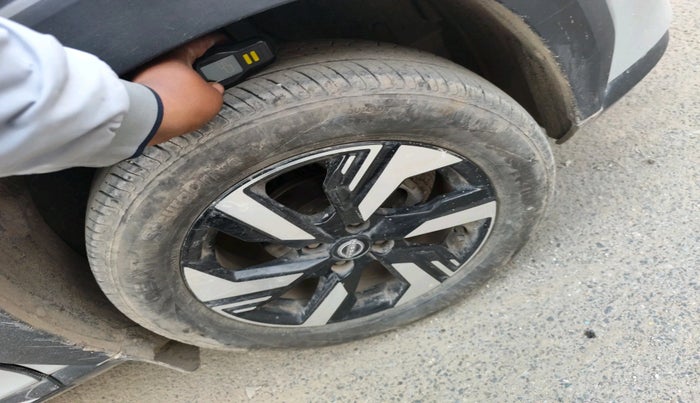 2024 Nissan MAGNITE N-Connecta B4D 1.0 Petrol MT, Petrol, Manual, 15,600 km, tyre