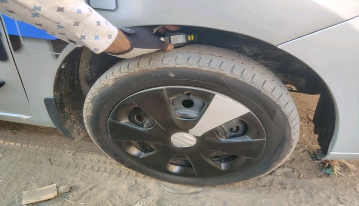 2012 Maruti Wagon R 1.0 VXI, CNG, Manual, 81,530 km, tyre