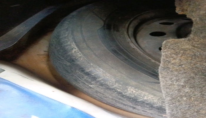 2016 Maruti Swift VXI, Petrol, Manual, 1,03,647 km, tyre