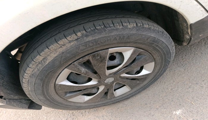 2016 Maruti Swift VXI, Petrol, Manual, 1,03,647 km, tyre