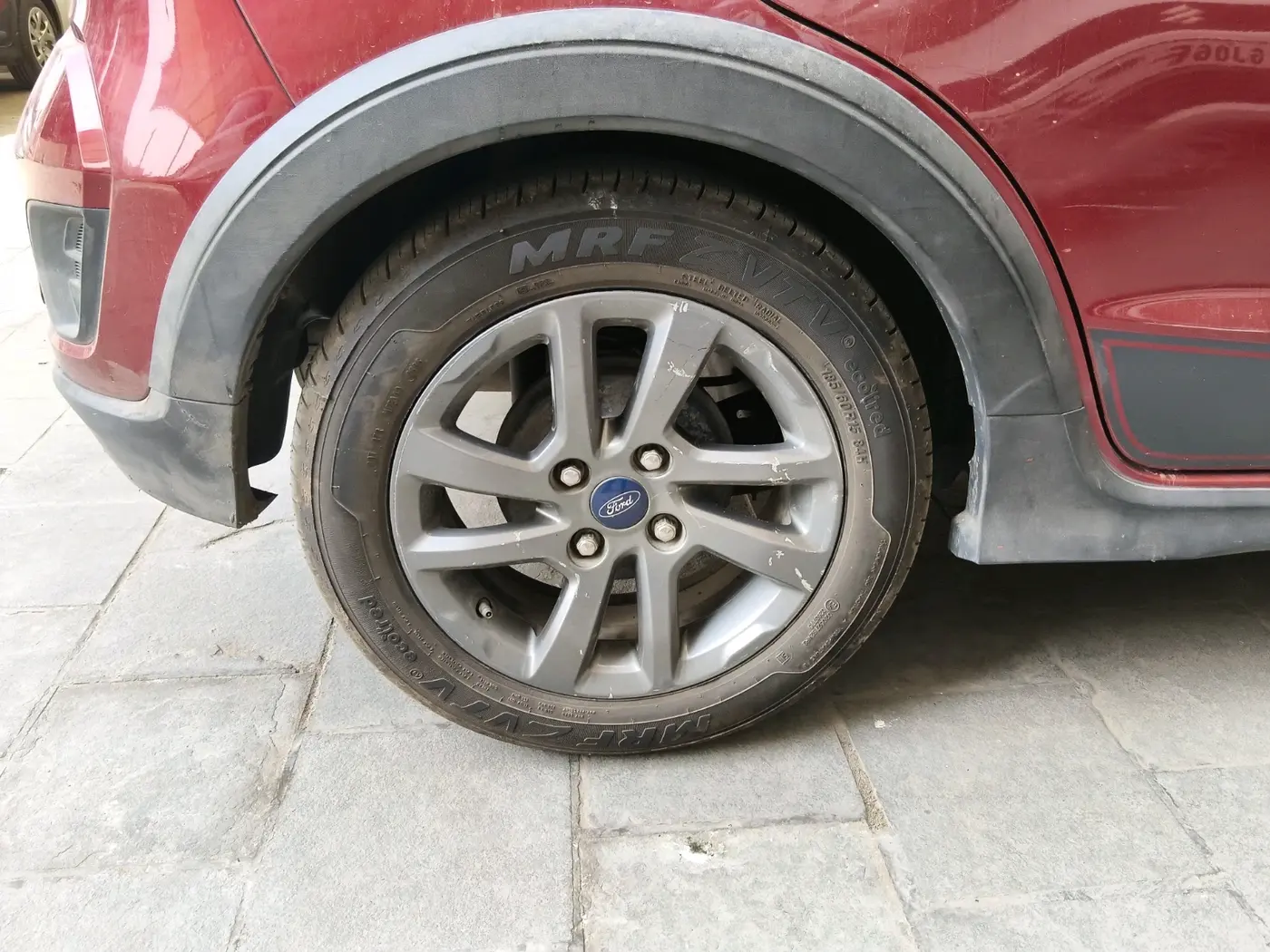 2018 Ford FREESTYLE TITANIUM 1.2 PETROL, CNG, Manual, 85,048 km, tyre