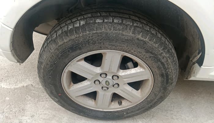 2013 Landrover Freelander 2 TD4 SE, Diesel, Automatic, 1,36,641 km, tyre