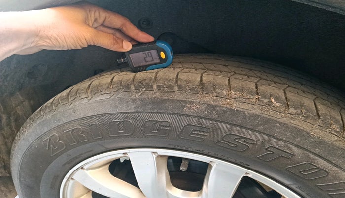 2017 Mahindra XUV500 W10 AT, Diesel, Automatic, 57,879 km, tyre