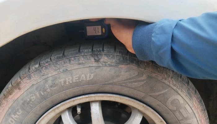 2018 Maruti Dzire VDI, Diesel, Manual, 2,94,446 km, tyre