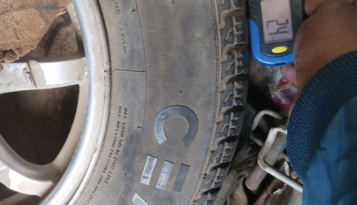 2018 Maruti Dzire VDI, Diesel, Manual, 2,94,446 km, tyre