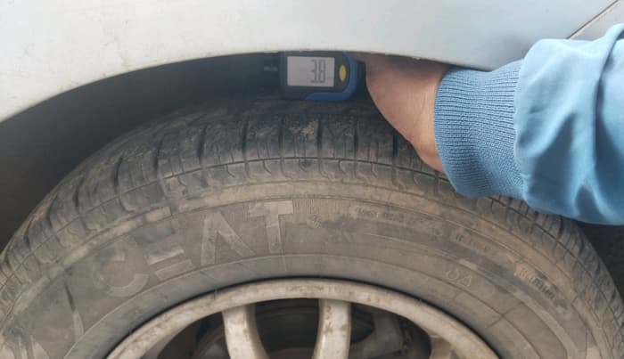 2018 Maruti Dzire VDI, Diesel, Manual, 2,94,446 km, tyre