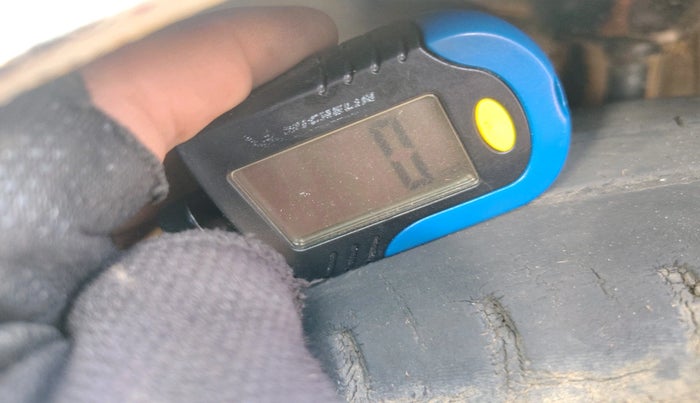 2013 Hyundai Eon ERA +, Petrol, Manual, 1,13,977 km, tyre